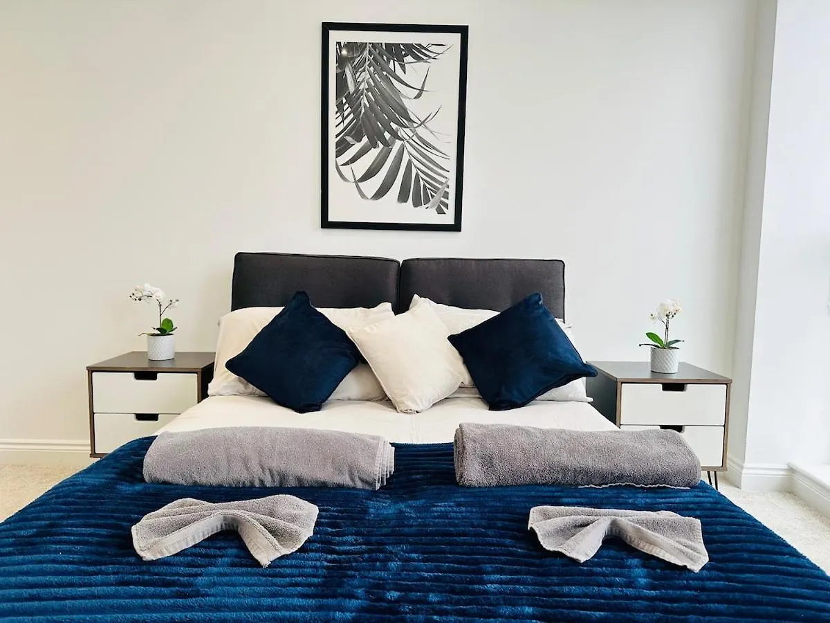 Spacious Central Apartment Close To Major Station London