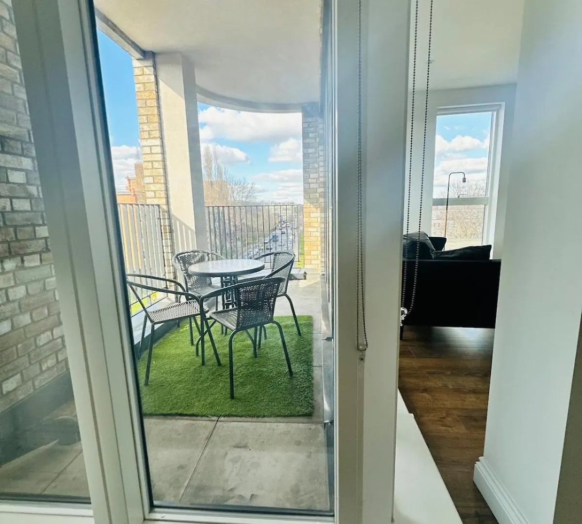 Spacious Central Apartment Close To Major Station London