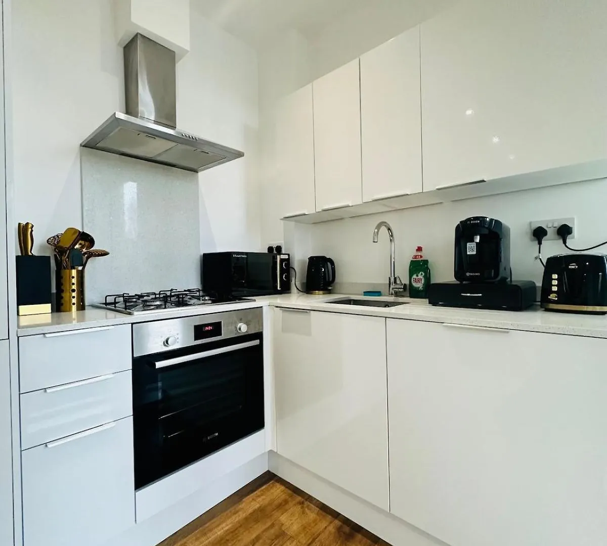 Spacious Central Apartment Close To Major Station London