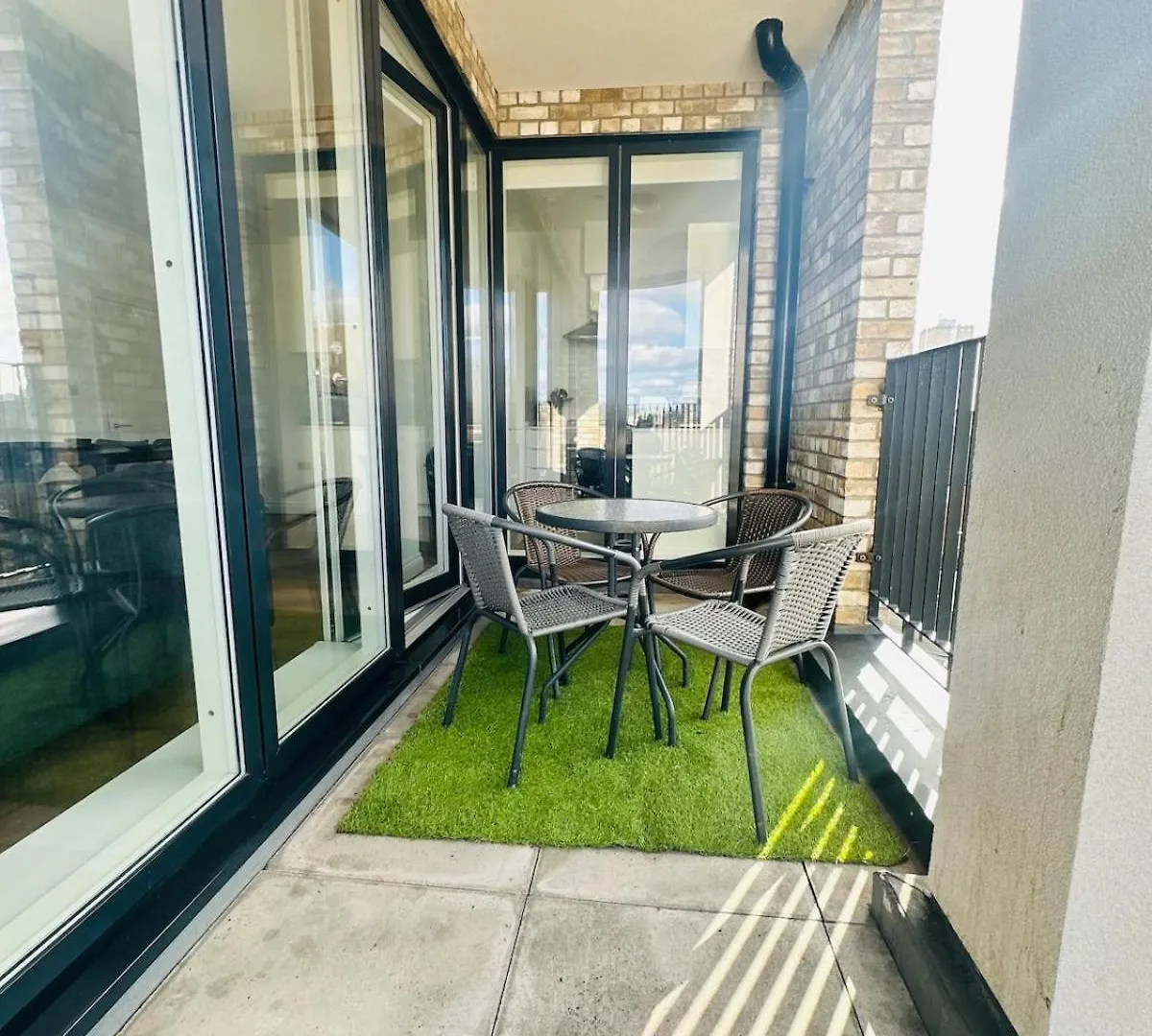 Spacious Central Apartment Close To Major Station London