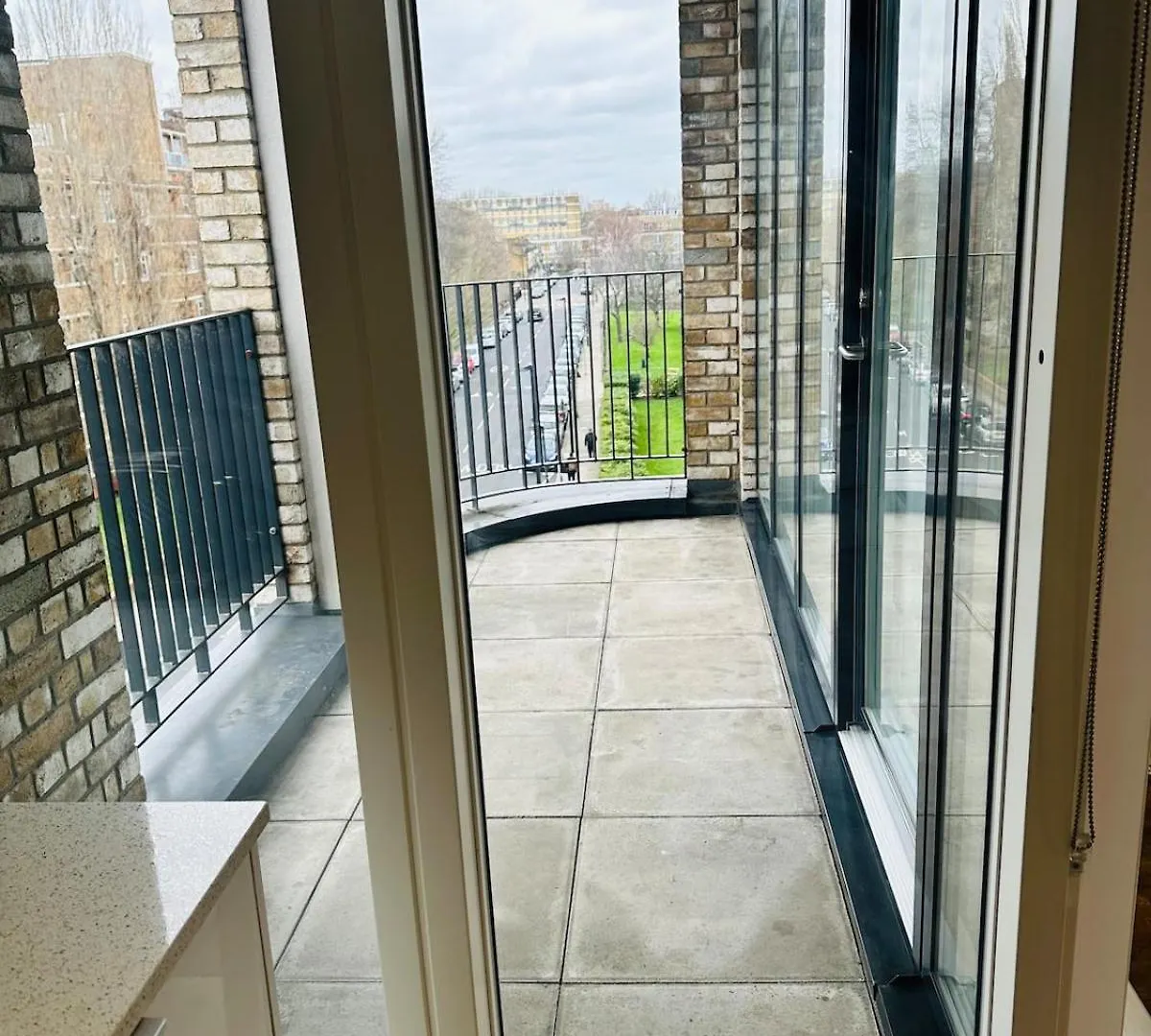 Spacious Central Apartment Close To Major Station London